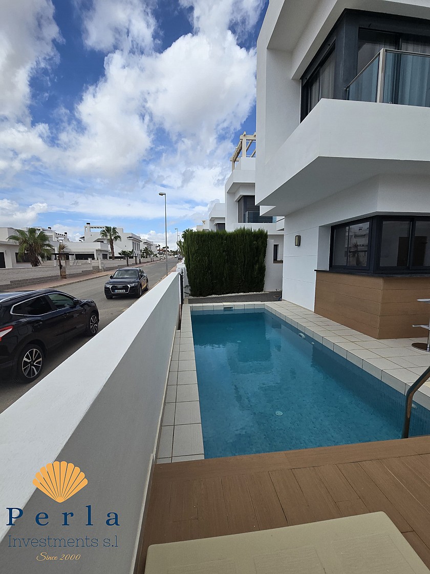 Fallegt einbýlishús með 3 svefnherbergjum, tilbúið til afhendingar!