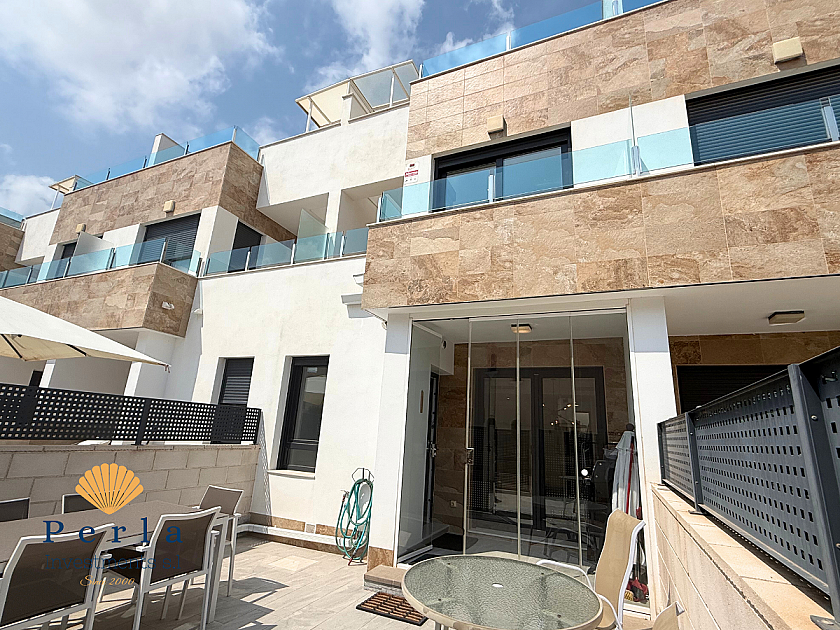 Glæsilegt raðhús á eftirsóttasta svæði í Orihuela Costa